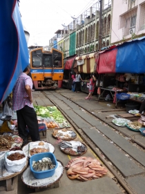 The first image for blog - Mae klong railway market